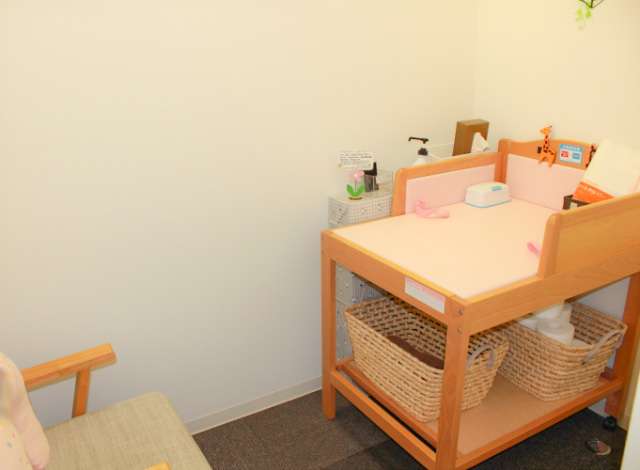 ほけんの窓口 伊勢御薗店の内観画像